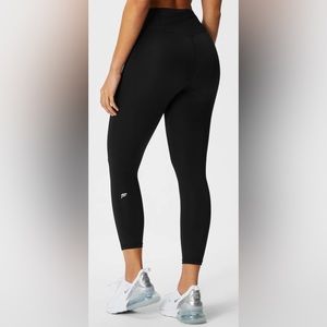 NWT Trinity High-Waisted Pocket Capri Leggings